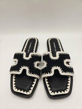 Steve Madden Womens Flat Sandals Black Ans White Slip Ons Size 7.5